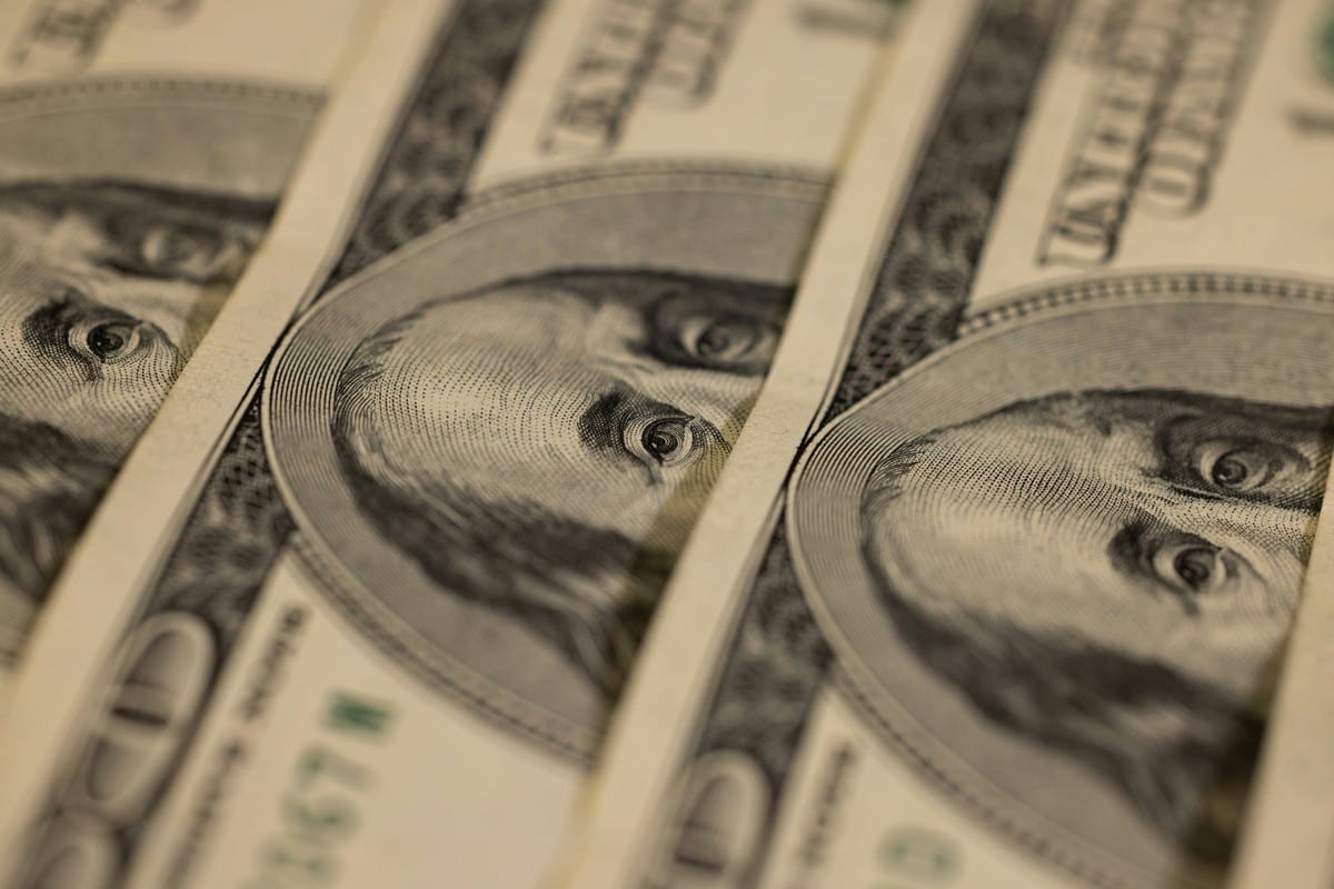 Dólar e euro abrem com alta de mais de 12% após vitória de Lula nas eleições; Bolsa aciona 'Circuit Breaker'