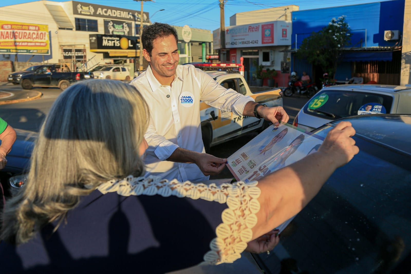 Jamil Calife reúne centenas de carros em adesivaço na Praça das Bandeiras