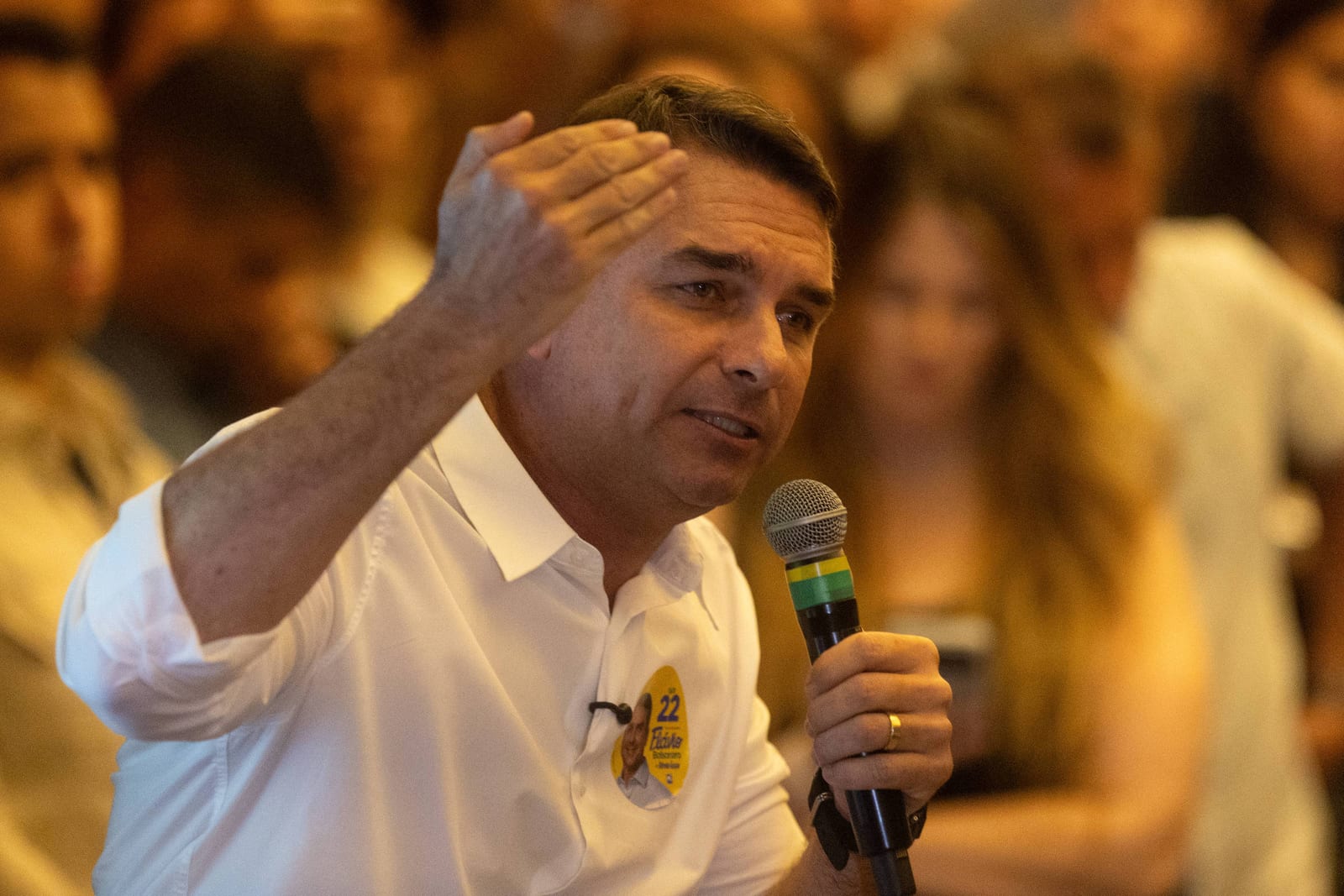 Flávio Bolsonaro pede que diretor-geral da PF seja investigado por suposto benefício ao PT na eleição