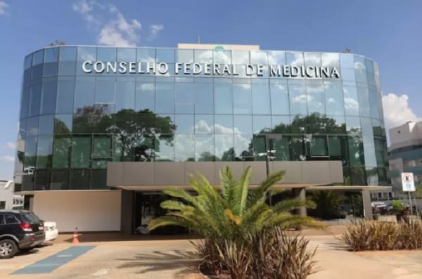 MP 1370/26 cria comissão que define prova para novos médicos; Enamed será em 2028