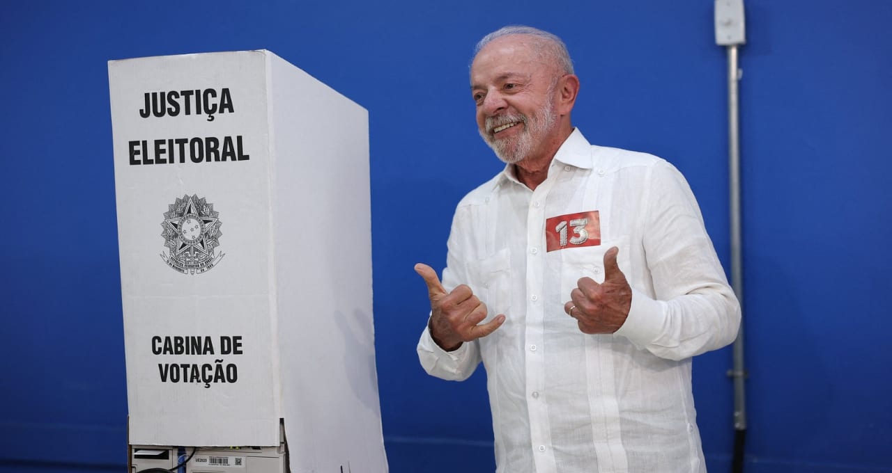 Lula vota no ABC Paulista e diz que ‘Brasil não vai eleger um mentiroso’