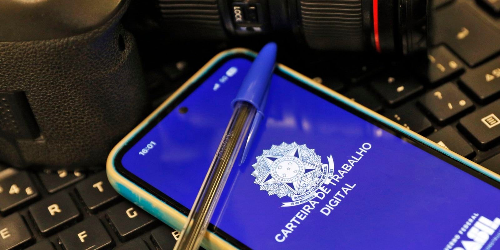 Desemprego cai para 5,3%, o menor para o trimestre terminado em julho