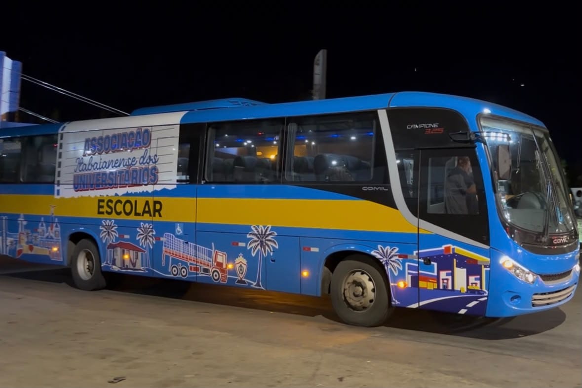 Dois ônibus doados por Ícaro de Valmir chegam a Itabaiana