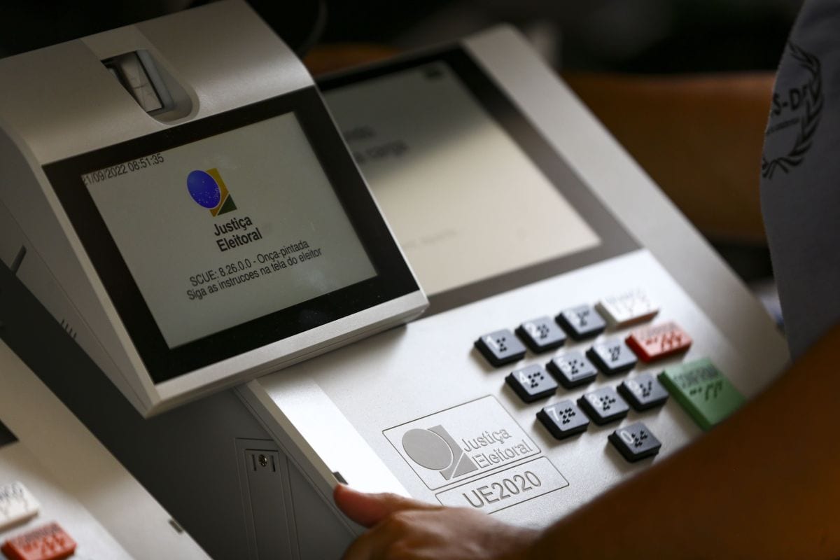 Partidos e federações devem reservar 30% de candidaturas a cada sexo