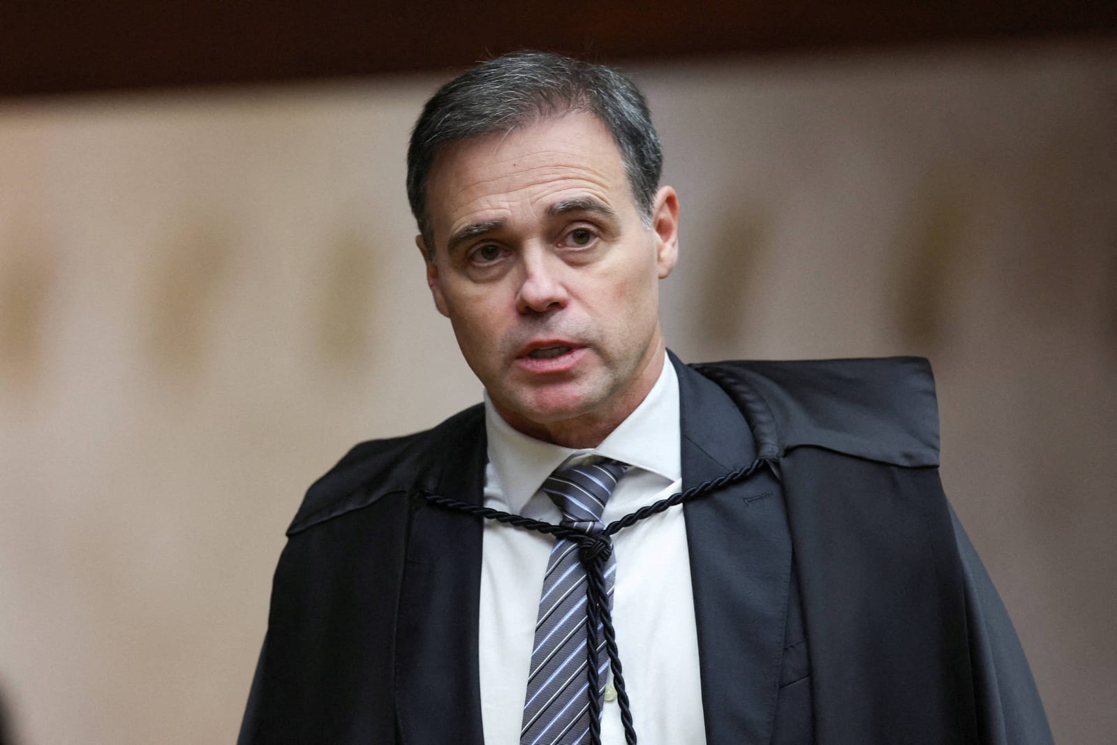 Mensagens mostram Mendonça falando com Castro sobre prisão de Cabral