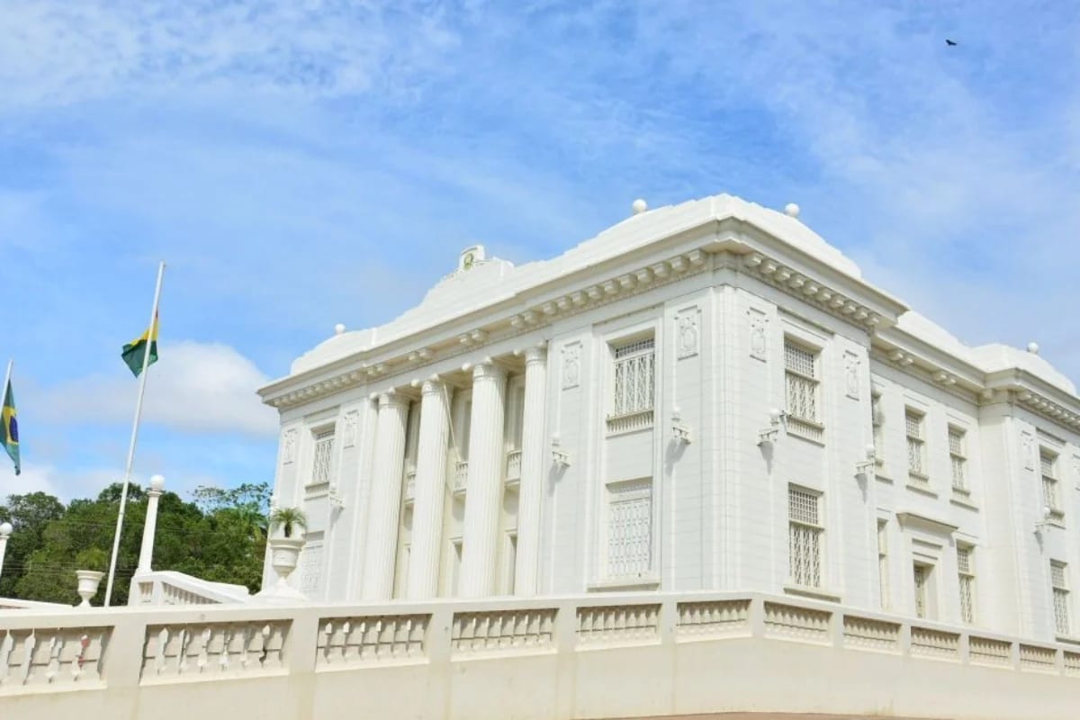 Candidatos ao governo do Acre votam neste domingo (4)