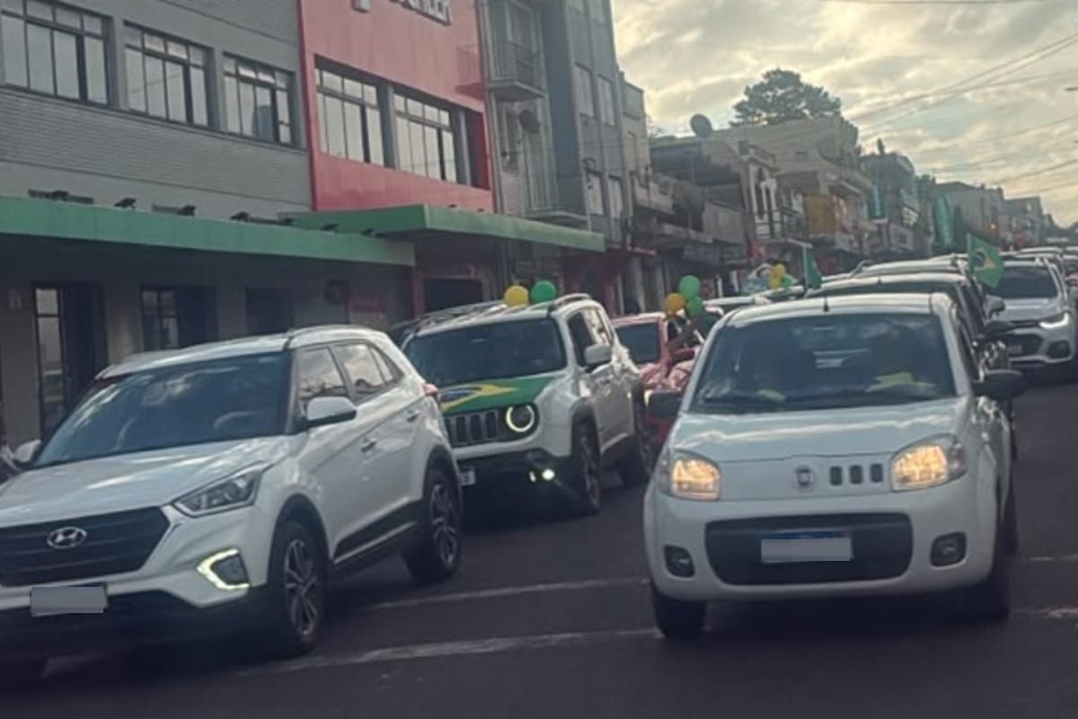 Carreata em apoio a Flávio Bolsonaro toma as ruas em Cachoeira do Sul