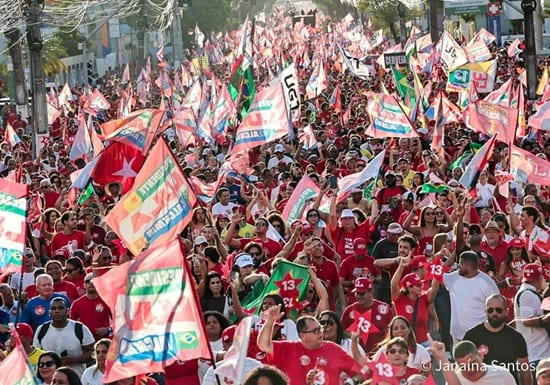 Apoiadores de Lula fazem caminhada no Centro de Aracaju