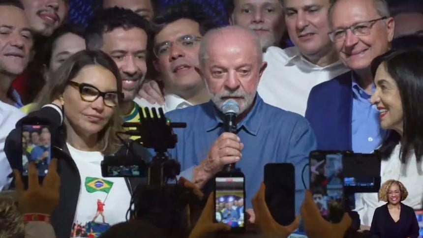 Reeleito, Lula promete embate com big techs, acena para empresários e mira exército digital no governo