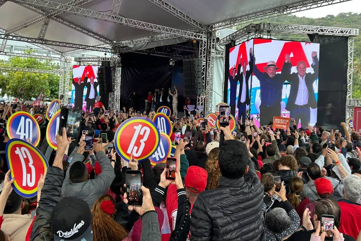 Lula diz em Florianópolis que agro “deveria se ajoelhar” por dinheiro do governo