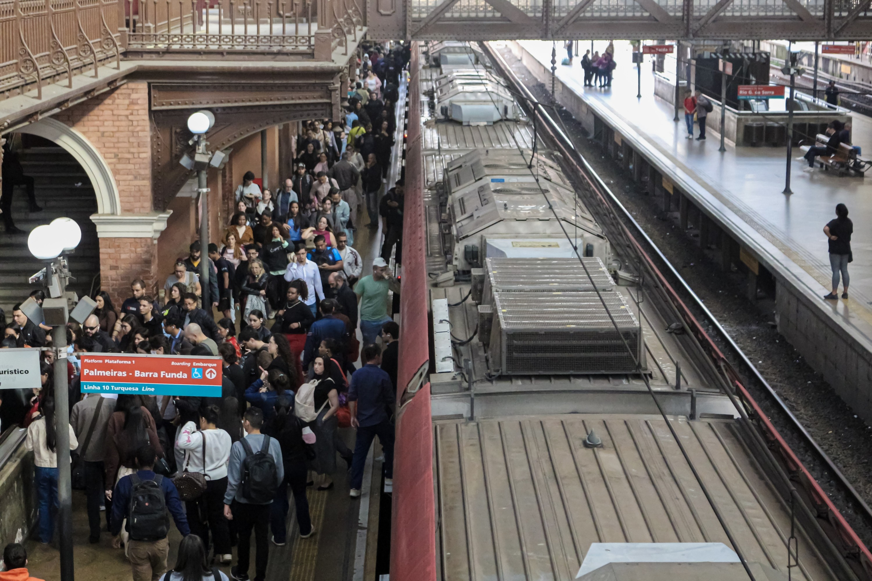 Governo de SP envia projeto para transferir empregados da CPTM afetados pela concessão
