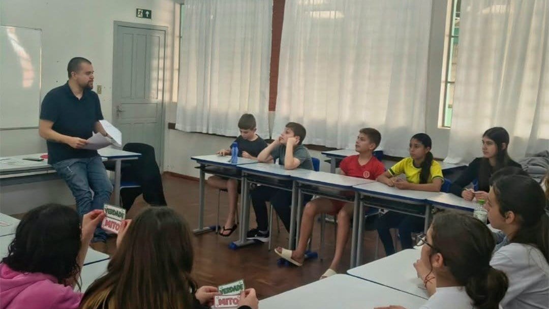 NAAB promove grupos de convivência com estudantes em escola de Estrela Velha
