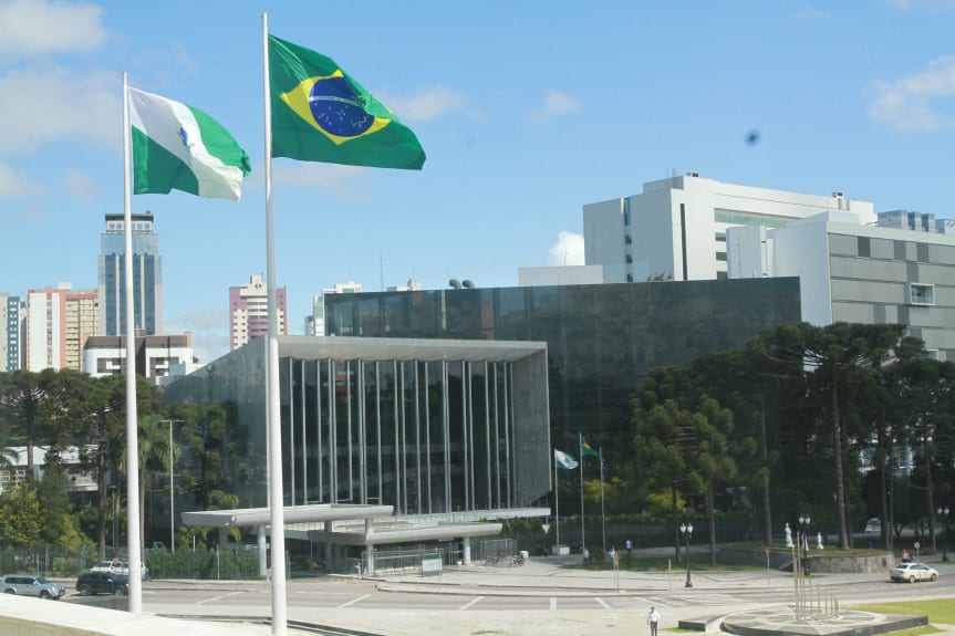 Deputados retomam debate sobre emenda impositiva na Alep
