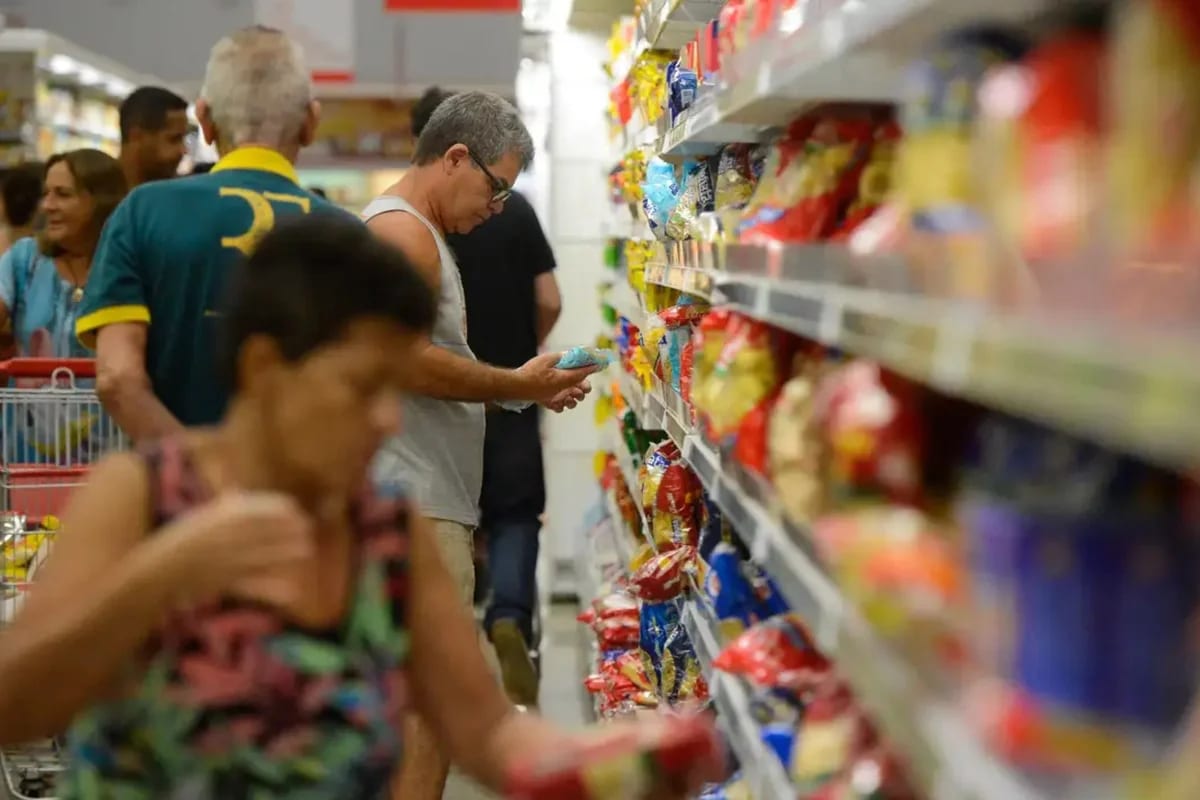 Governo notifica 115 empresas por irregularidades em vale-alimentação