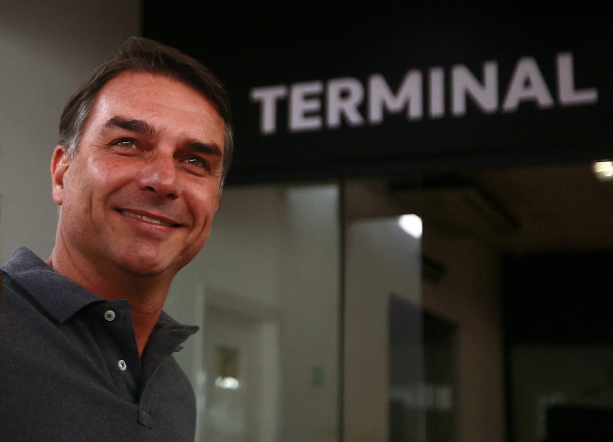 Qual é o número de Flávio Bolsonaro, candidato a presidente em 2026?