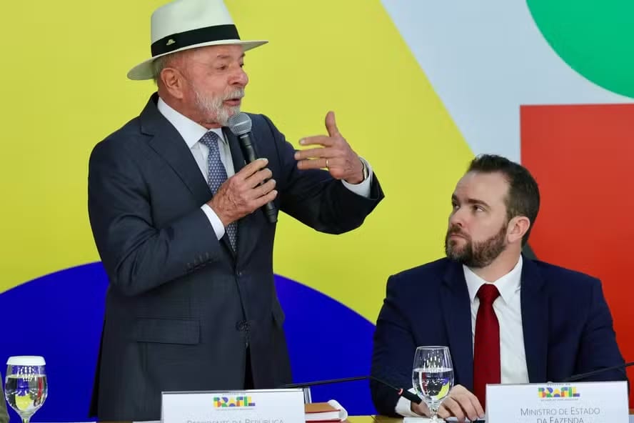 Aliados veem Lula sob pressão no caso Lulinha