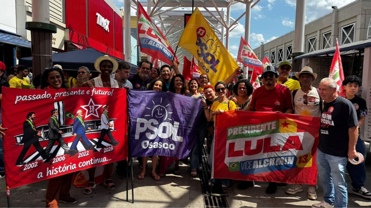 Ato em apoio à reeleição de Lula reúne parlamentares e movimentos sociais no Calçadão de Osasco