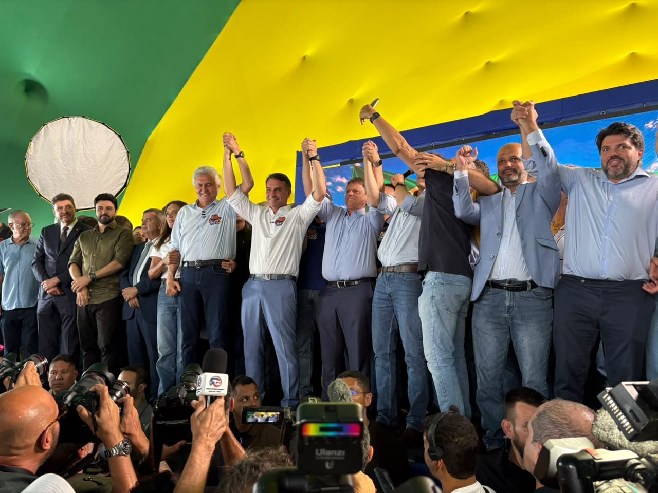 Em Goiânia, Flávio Bolsonaro defende mudanças na Constituição e endurecimento da legislação penal