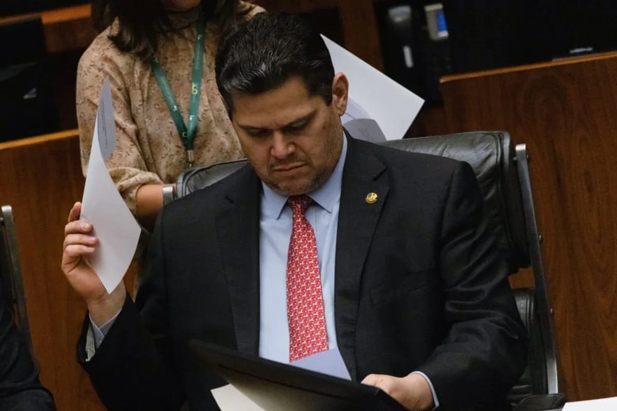 Alcolumbre busca acordo para perdoar Bolsonaro e atrair votos no Senado