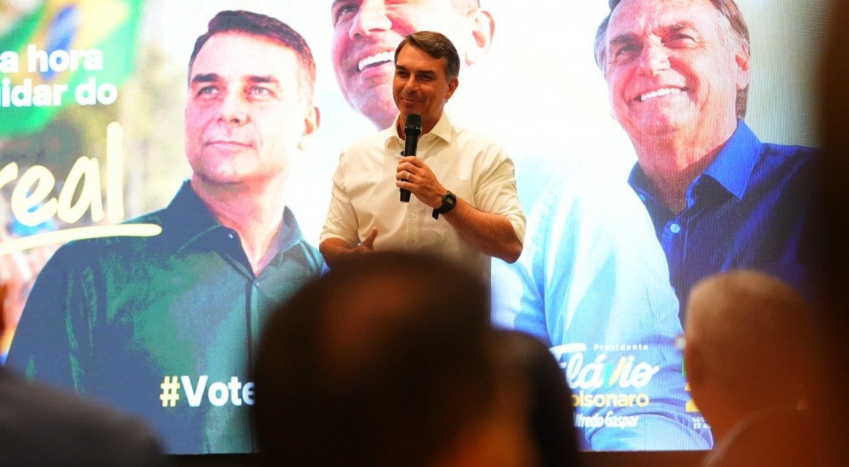 Flávio Bolsonaro pede votos de eleitores de Zema, Caiado e Renan já no 1º turno