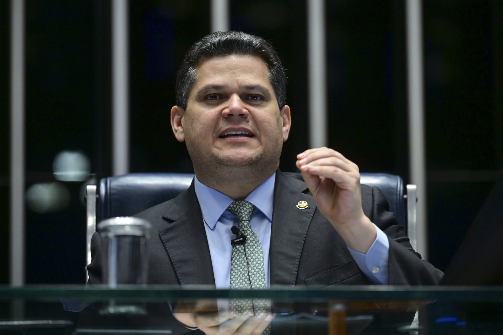 Alcolumbre tira PEC da Segurança de pauta em meio a impasse com redução de maioridade penal