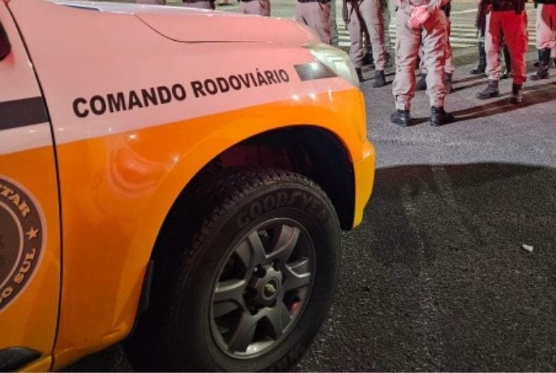 Dois homens ficam feridos após colisão entre caminhões em Candelária