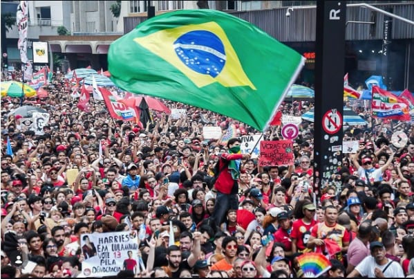 Atos pró-Lula ocupam ruas em cidades do Brasil e do exterior
