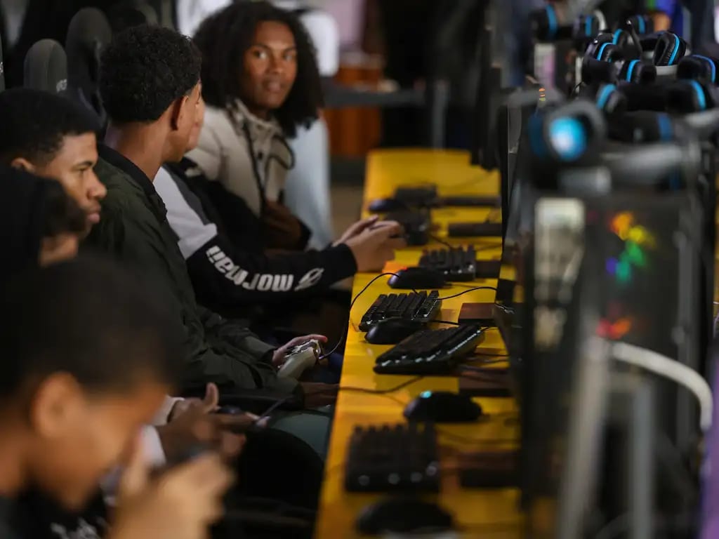 Planos de governo detalham caminhos para renda da juventude periférica