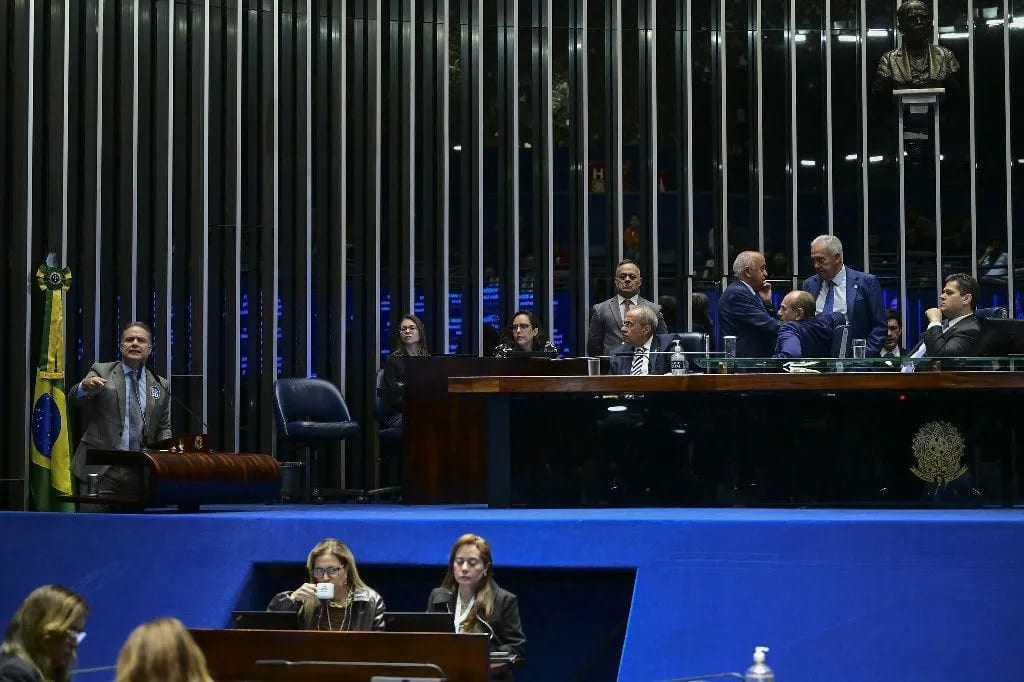 Senado aprova fim da escala 6×1 e reduz jornada de trabalho no Brasil