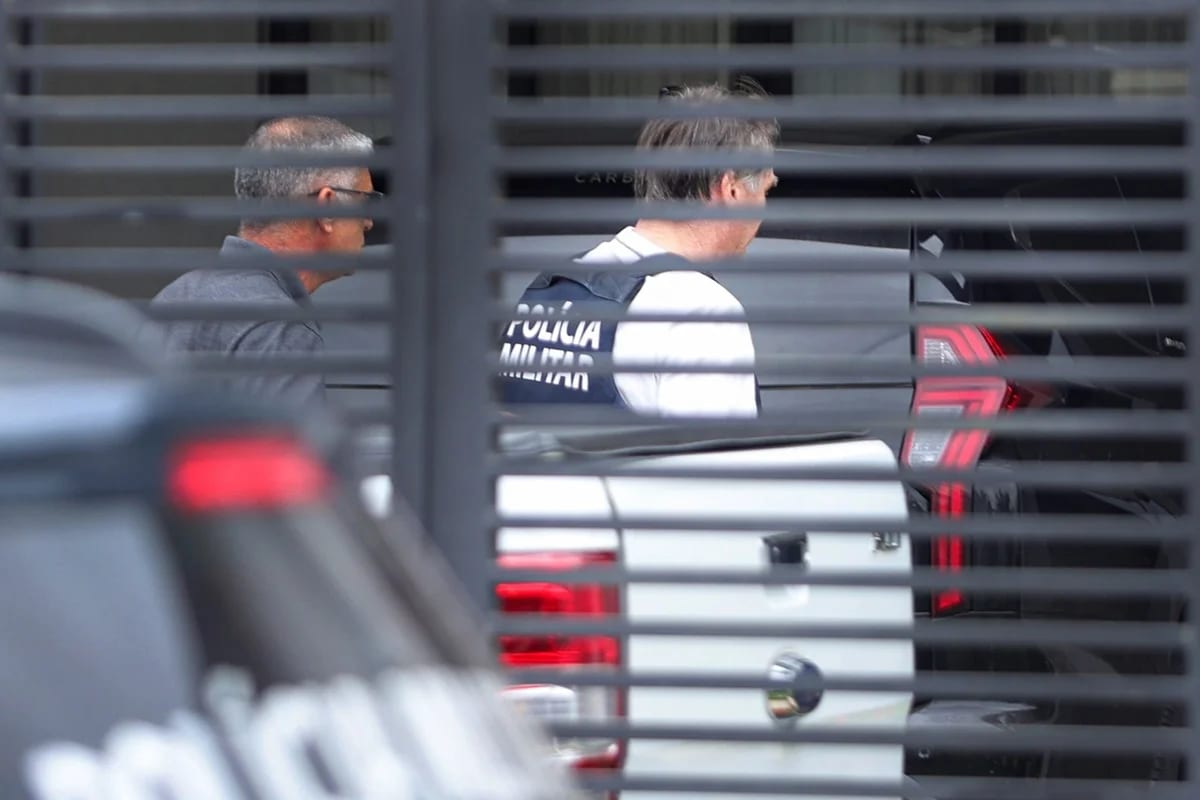 Bolsonaro pede a Moraes autorização para Claro fazer reparos na internet