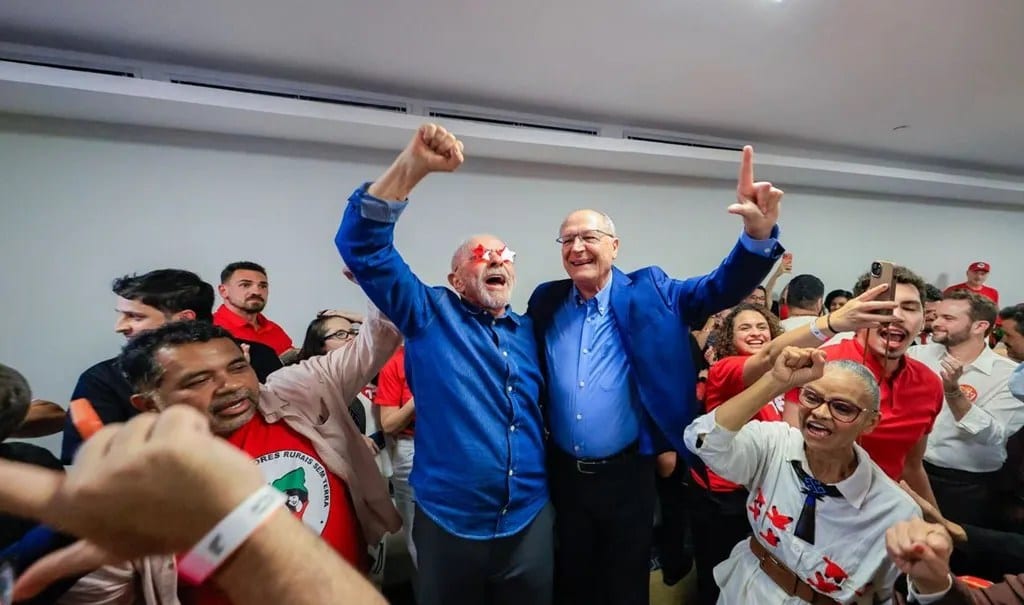Mesmo sem votos após as 17h, Lula venceria Flávio Bolsonaro