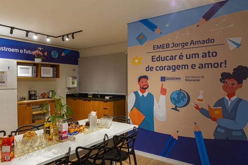 EMEB Jorge Amado inaugura sala dos professores reformada