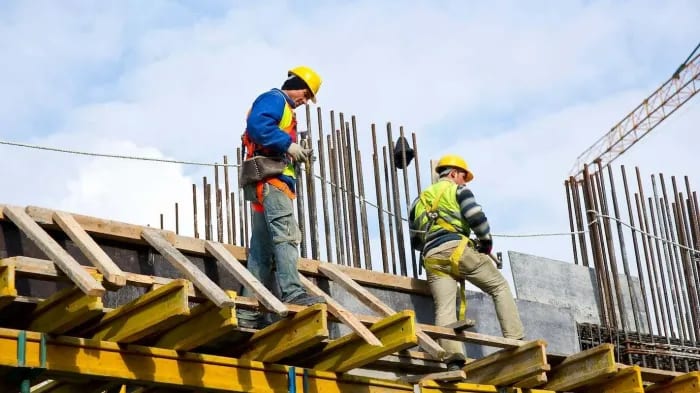 SP acumula mais de 173 mil vagas na área da construção civil este ano; veja como se inscrever