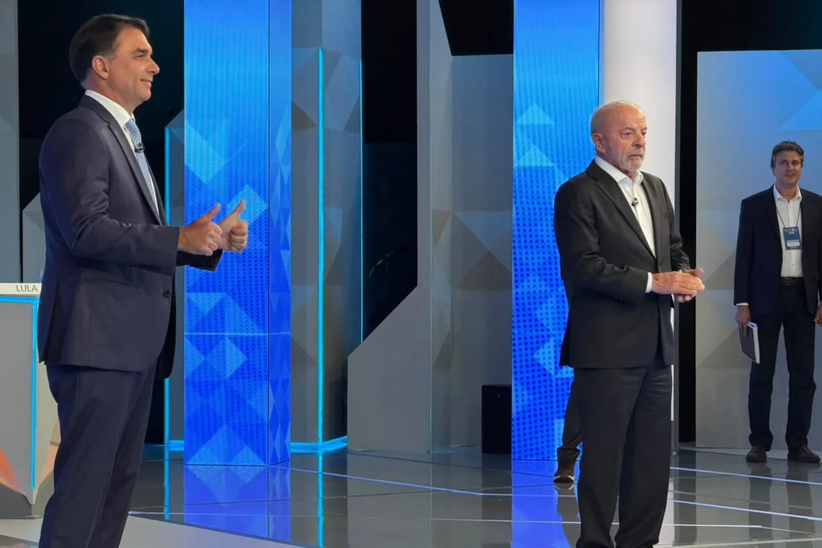 Em debate, Flávio Bolsonaro promete pedágio zero para motociclistas