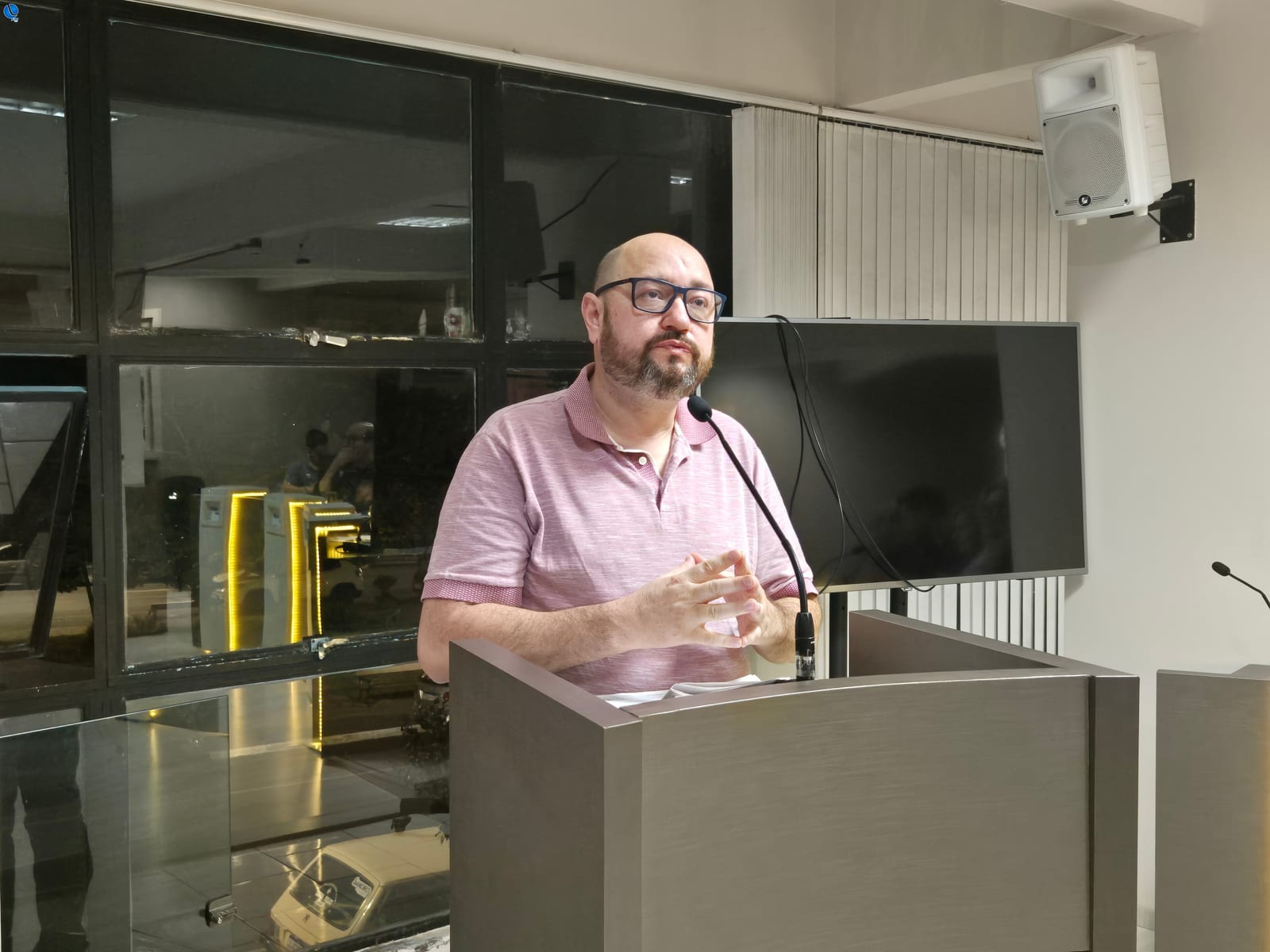 Vereador Ariovaldo (PDT) propõe painel para indicar disponibilidade de remédios