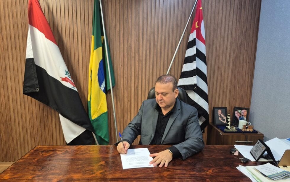Presidente da Câmara homologa concurso que abre quatro vagas na Casa