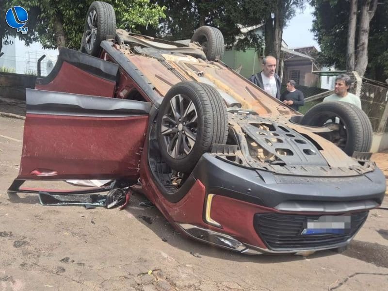 Colisão entre Tracker e Strada deixa mulher ferida no centro de Ibiaçá