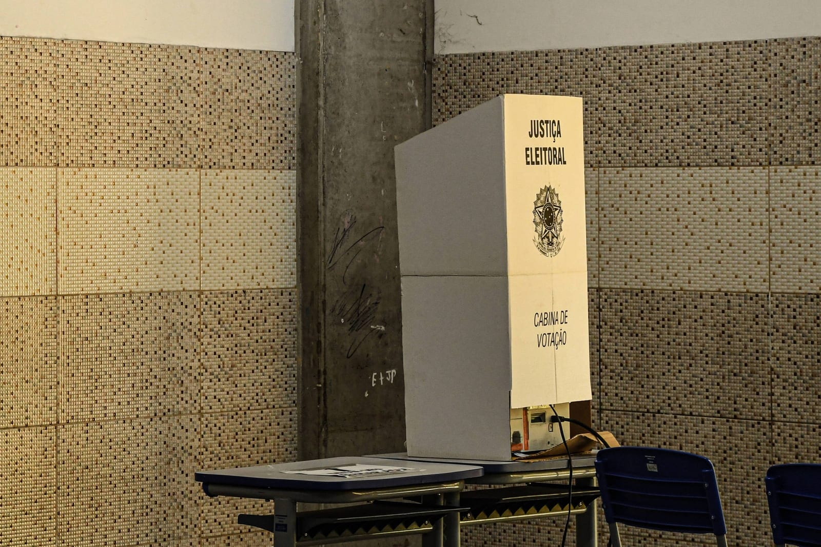 Quatro eleitores morrem após passar mal em locais de votação