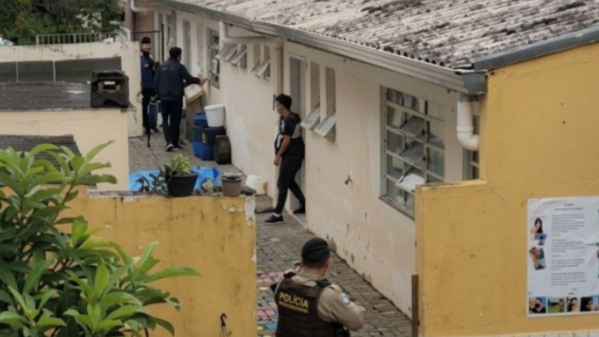 Armado com faca, homem faz mais de 10 crianças reféns em creche de Curitiba