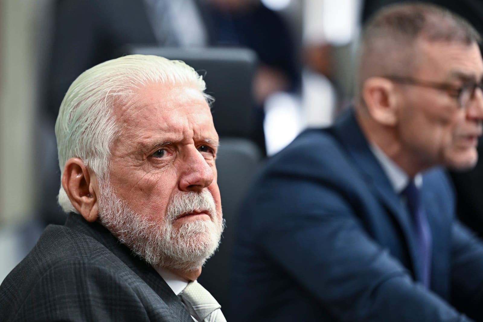 Aliados de Flávio faltam ao Senado para barrar 6 X 1, diz Wagner