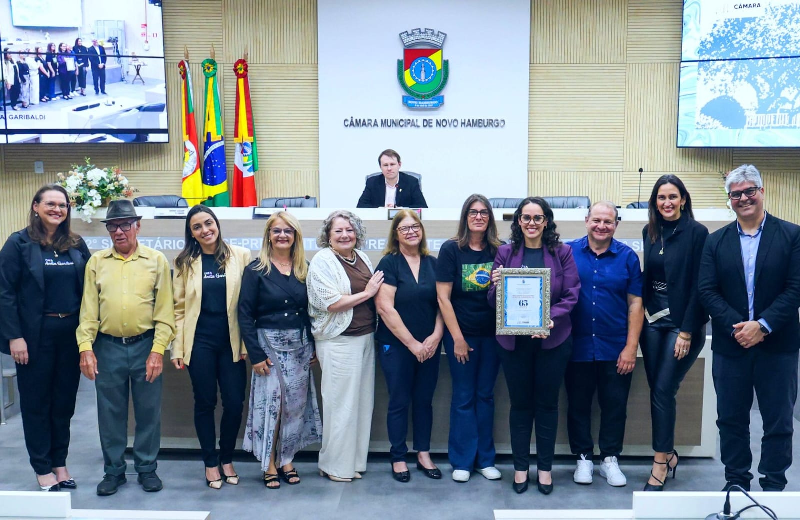 Câmara de Novo Hamburgo homenageia Escola Anita Garibaldi pelos 65 anos de história