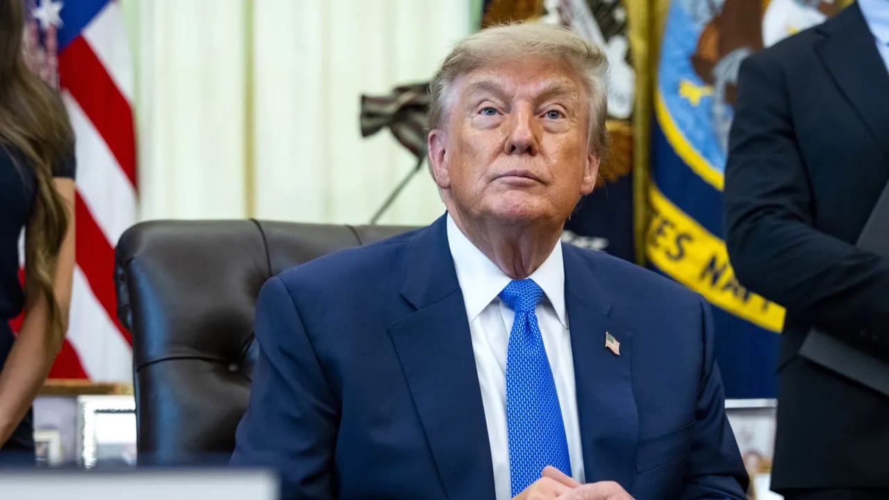 Trump ameaça bombardear Omã se país atrapalhar acordo no Estreito de Ormuz