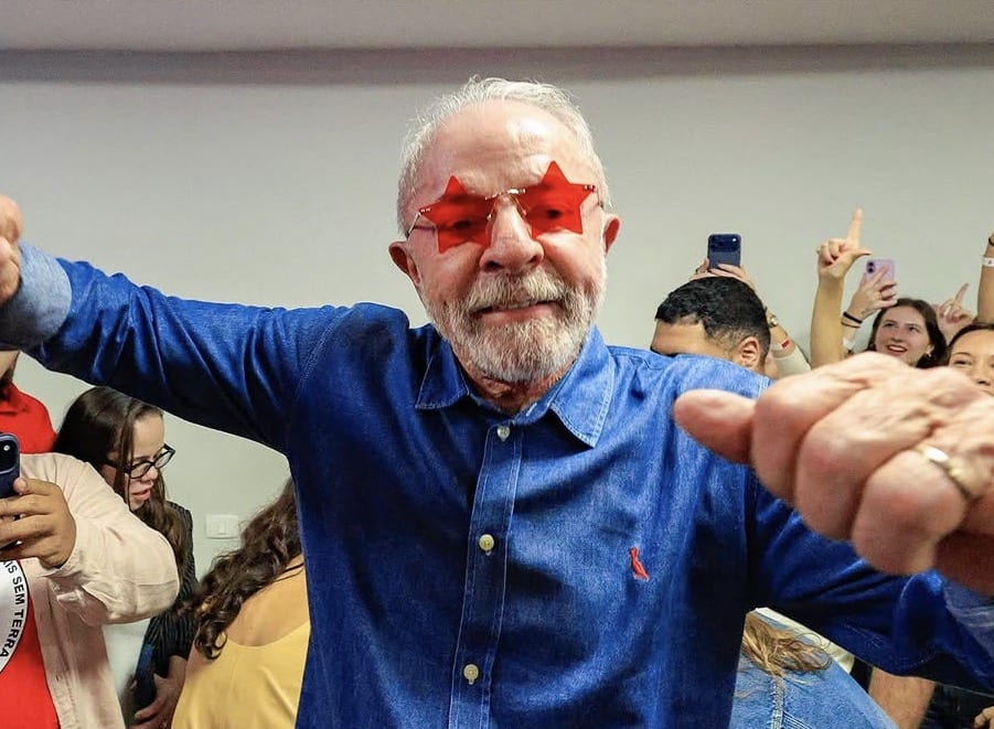 Lula celebra reeleição em vídeo após vitória apertada sobre Flávio Bolsonaro