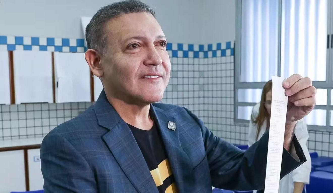 Presidente do TSE diz que votação ocorre dentro da normalidade e prevê resultado até 21h