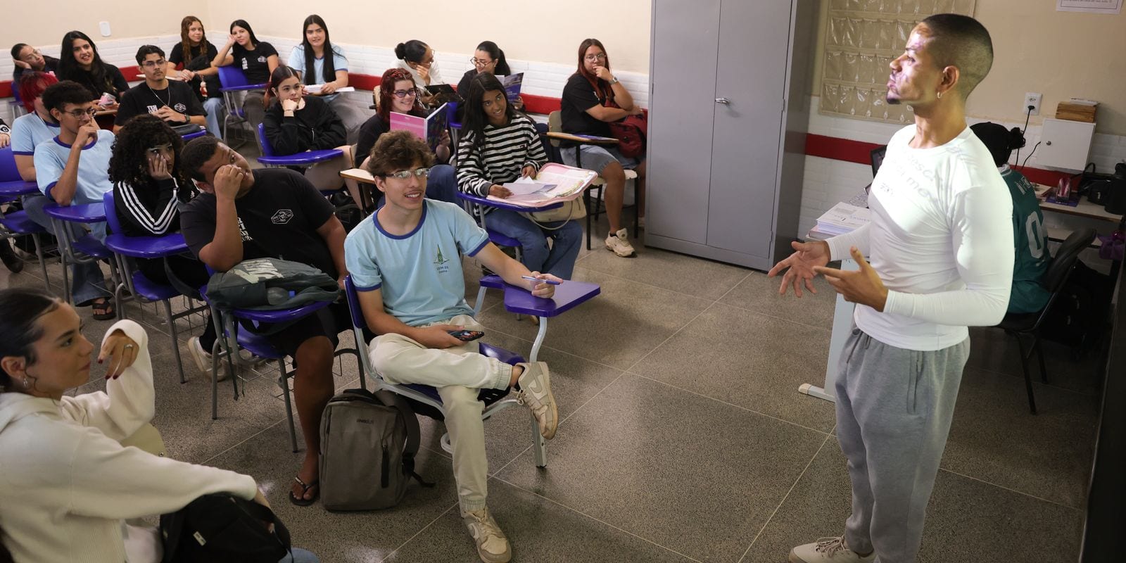 Enem 2026: escolha do idioma é obrigatória para inscritos automáticos
