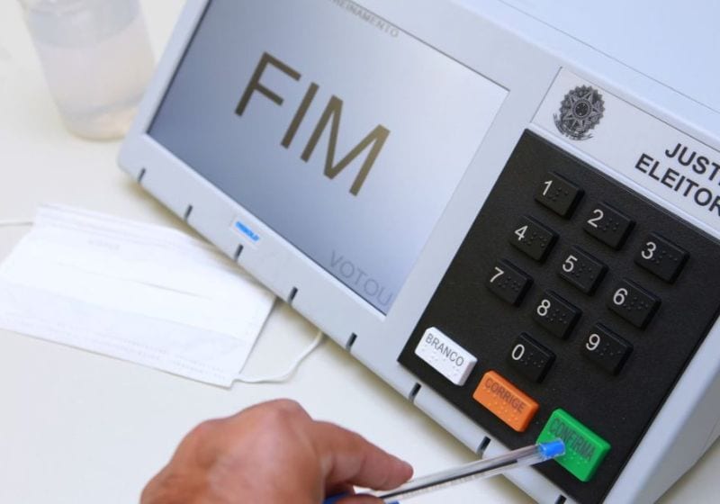 Queda da abstenção no 2º turno: mais brasileiros comparecem para votar no exterior