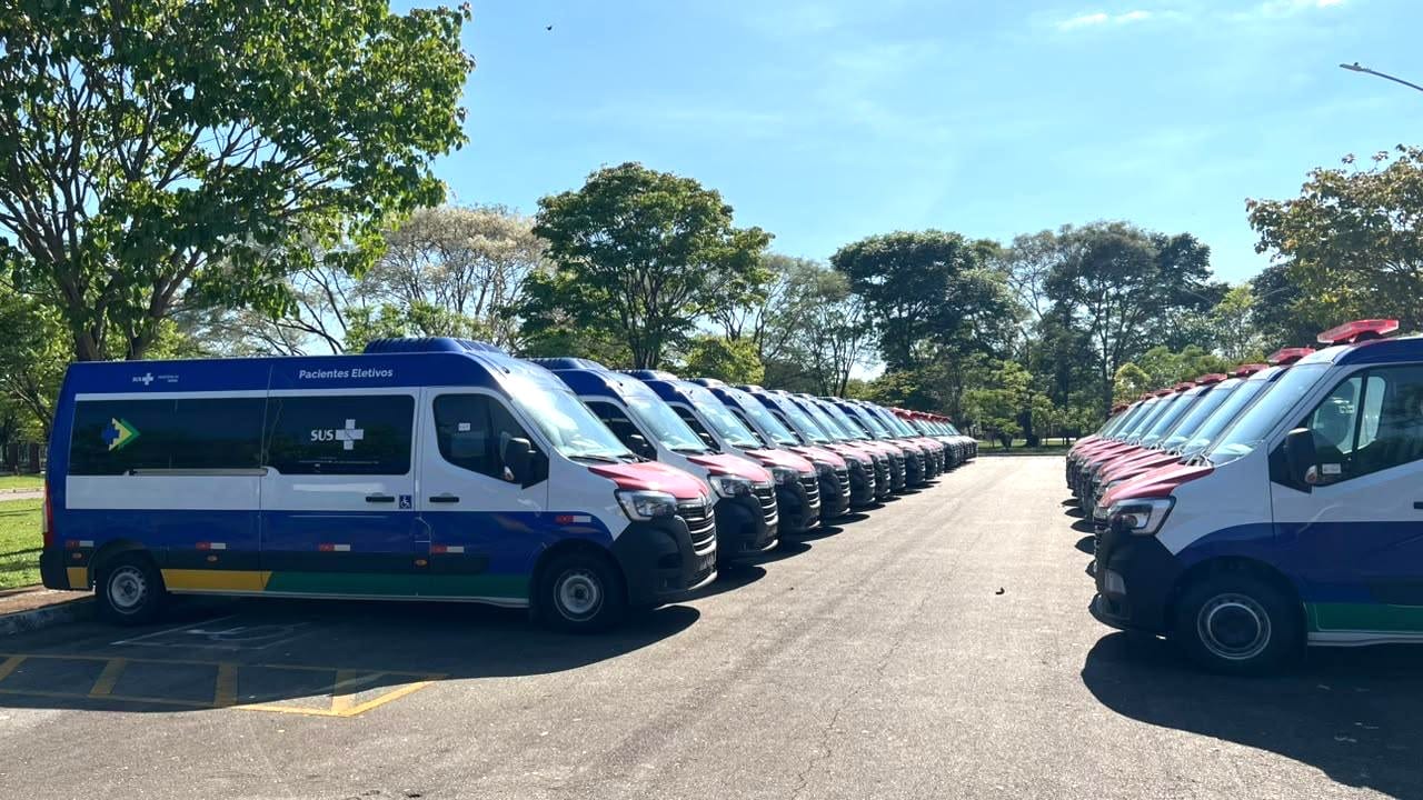 Governo entrega 48 veículos do SUS a 46 municípios de Goiás