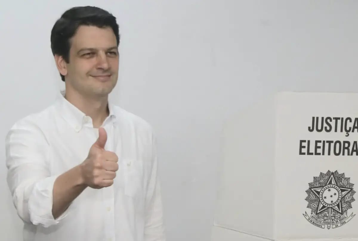 Eduardo Pimentel vota em Curitiba: “País precisa de mudança”