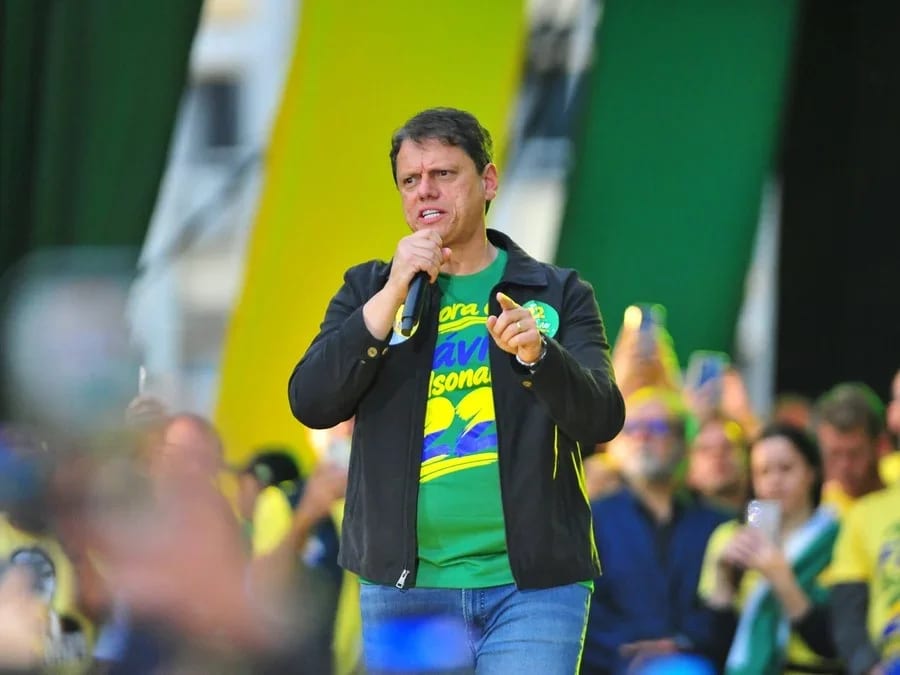 Aliados veem dificuldades para Flávio liderar oposição e apontam Tarcísio como alternativa