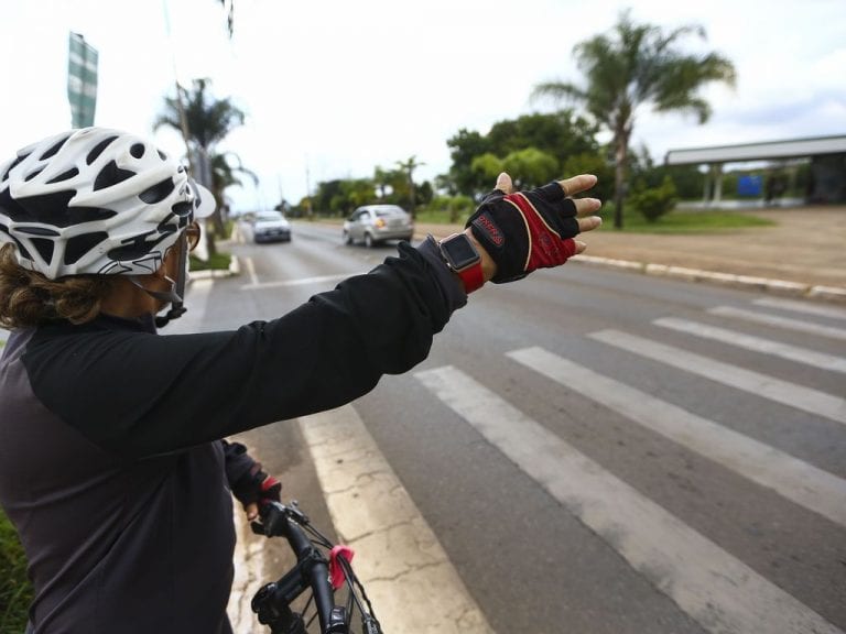 PL aumenta pena para motorista que matar pedestre ou ciclista